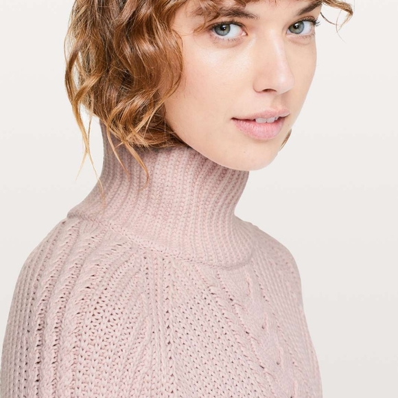 Lululemon Bring The Cozy turtleneck - Picture 4 of 9